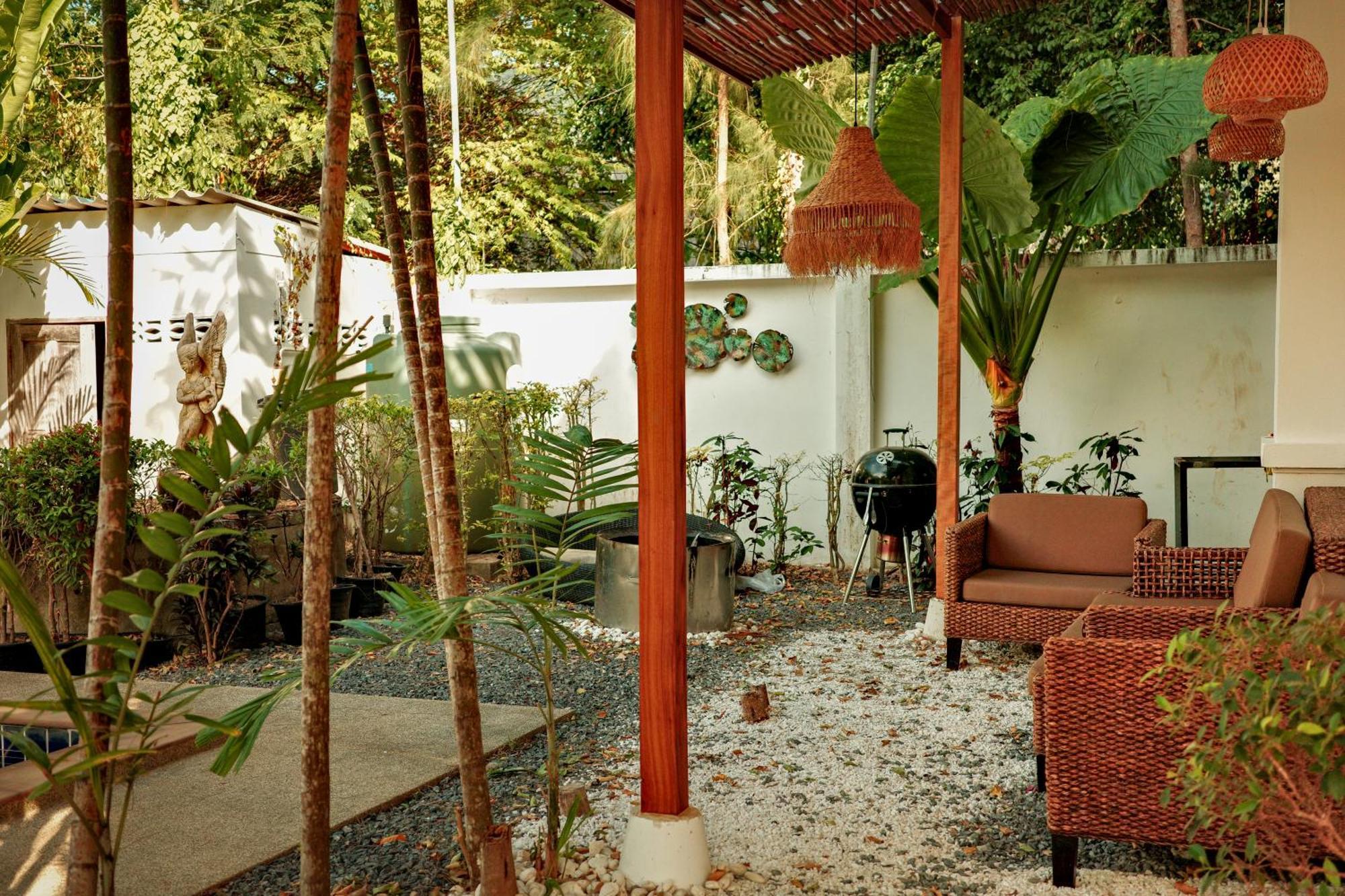 Beachfront Pool Villa Pantai Kamala Bagian luar foto