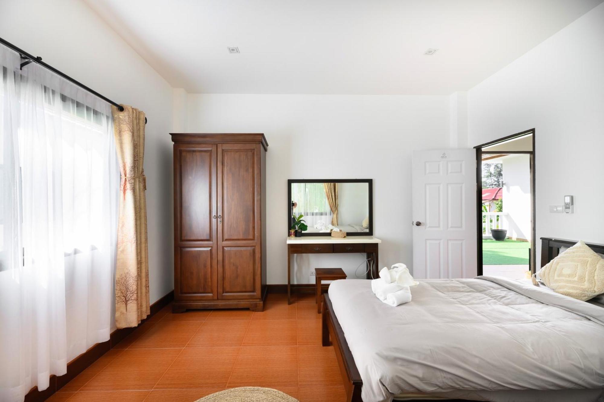 Beachfront Pool Villa Pantai Kamala Bagian luar foto