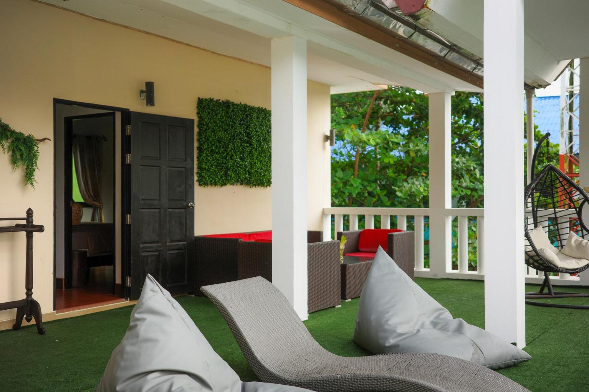 Beachfront Pool Villa Pantai Kamala Bagian luar foto