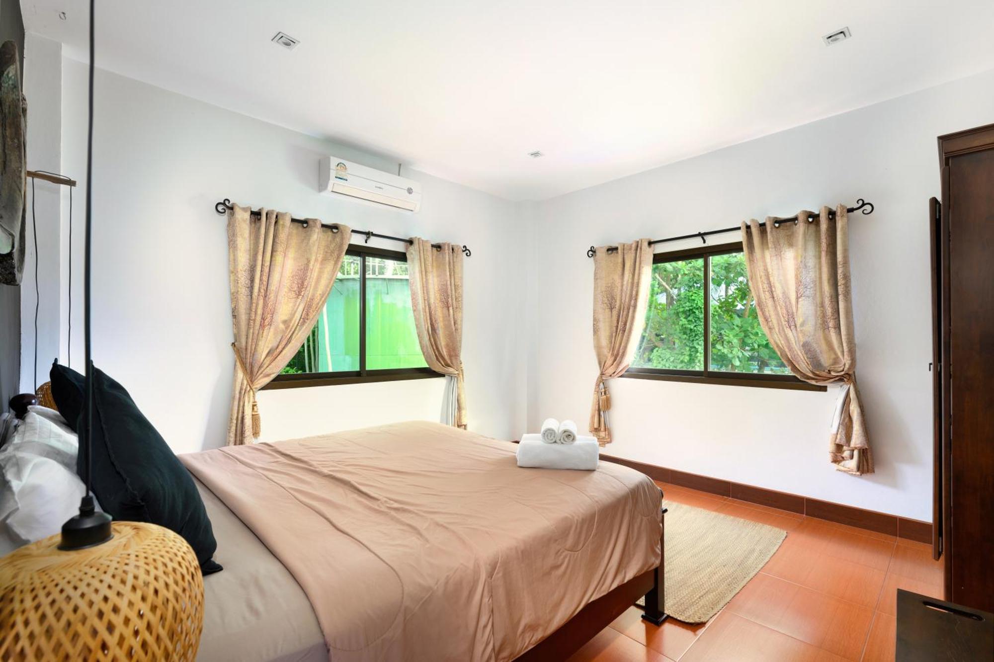 Beachfront Pool Villa Pantai Kamala Bagian luar foto
