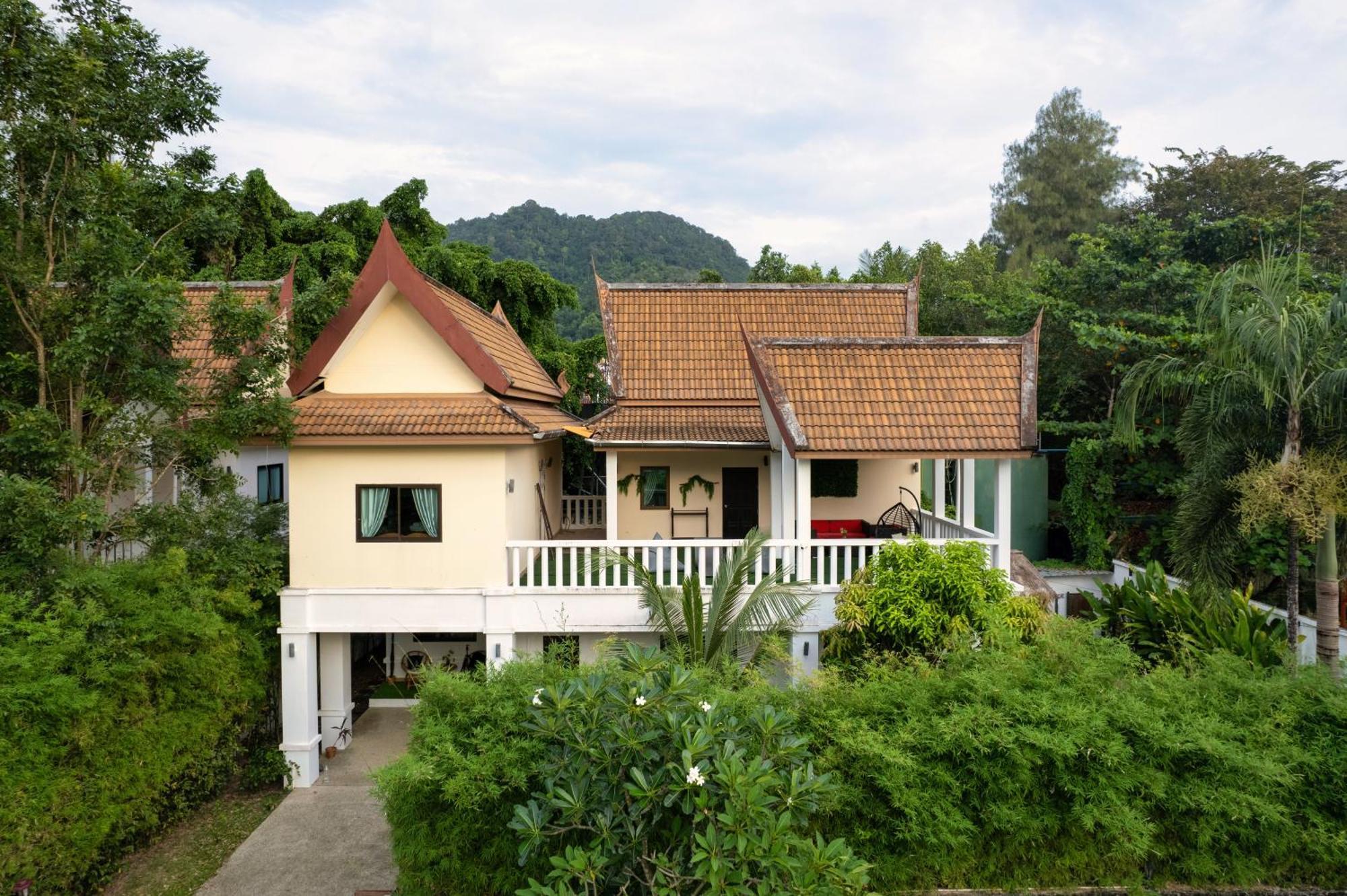 Beachfront Pool Villa Pantai Kamala Bagian luar foto